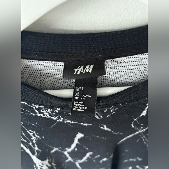 H&M - Black and White Marble Print Crew Neck Sweater (Size Men’s Small S) - Picture 3 of 4
